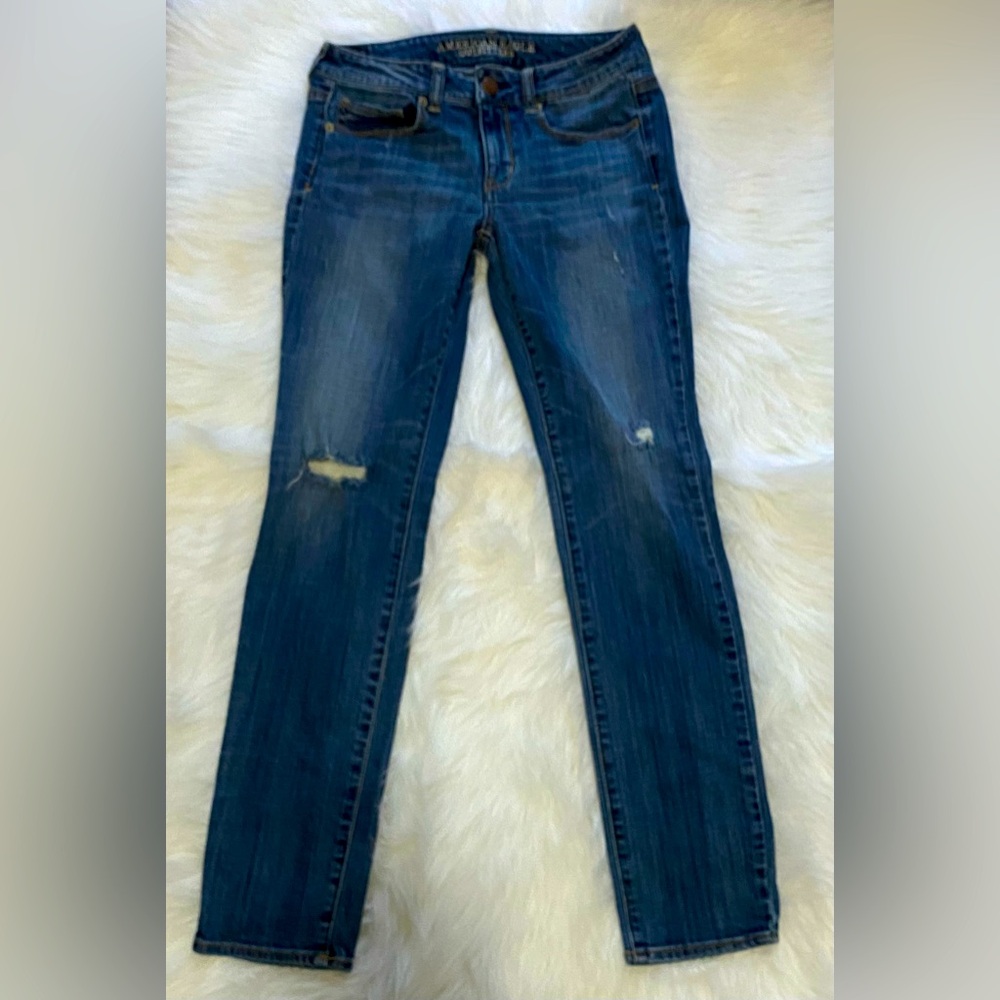 American Eagle Outfitters Skinny Stretch Destructed Jeans. Size 8 Regular.